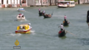 Anti-tourism sentiment grows in overcrowded Venice.mp4